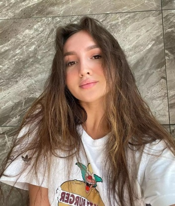 Я создана, чтобы доставить тебе незабываемое удовольствие.
🌟 Мои услуги включают классический и оральный секс, массаж и эротические игры. Я также могу стать твоей страстной партнершей на вечер, сопроводить тебя на деловой встрече или провести незабываемую ночь вдвоем.
🔥 Мои возможности безграничны, я открыта для экспериментов и всегда готова к новым приключениям. Расскажи мне о своих сокровенных желаниях, и я осуществлю их для тебя, подарив океан эмоций и страсти.
💯 Мои клиенты полностью довольны нашими встречами. Они отмечают мою нежность, креативность и умение доставлять реальное удовольствие. У меня есть отзывы и фото, которые докажут, что я идеальный выбор для тебя.
🏙️ Живу в Москве, городе страсти и возможностей. Рада приветствовать тебя в моем уютном и роскошном апартаменте, где ты сможешь расслабиться и полностью насладиться моей компанией.
Вызови меня сейчас и открой дверь в мир наслаждения и удовольствия. Я жду тебя, чтобы сделать твои самые смелые мечты реальностью. 💋 Эльза